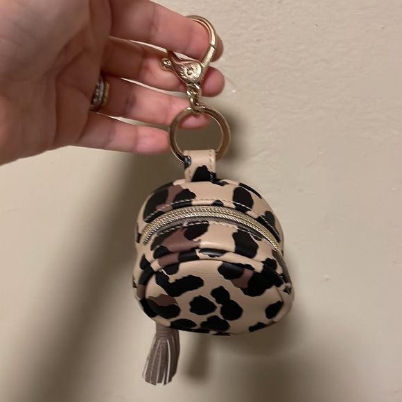 Itzy Ritzy Leopard Pacifier Case - Picture 3 of 4